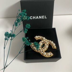 Chanel Gold and Pearl Brooch❤️